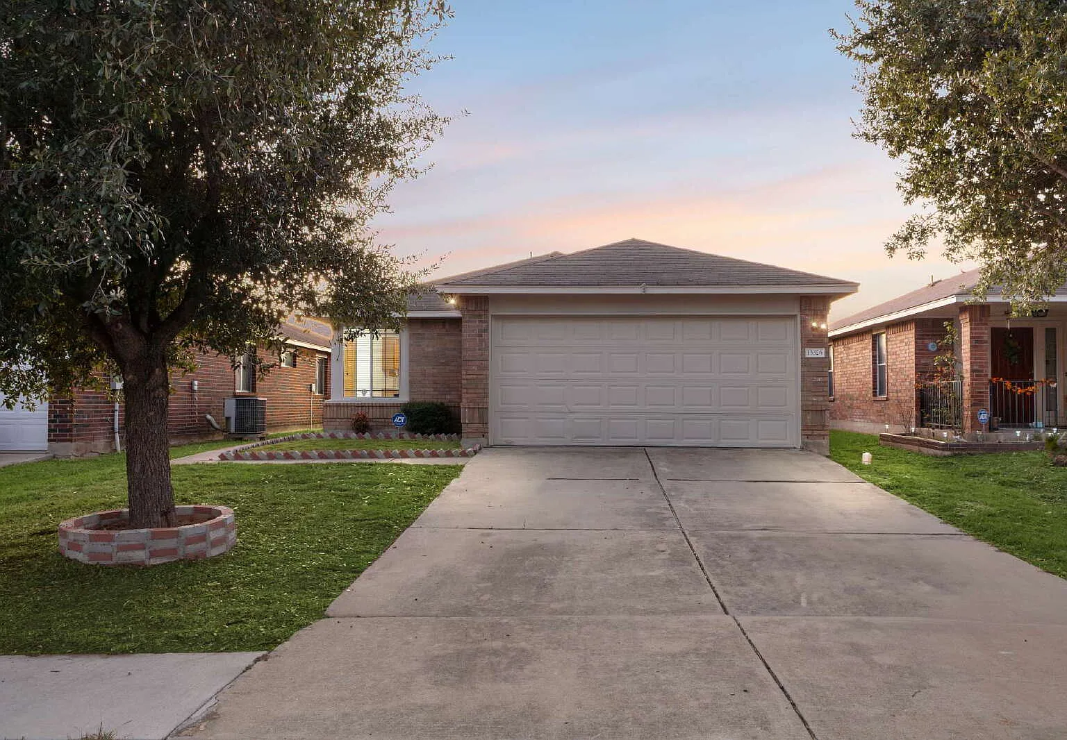 3 bed, 2.0 bath, 1271 sqft, $1,895 — Photo 1