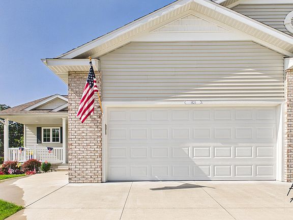 2nd image of 1421 E Addison Way