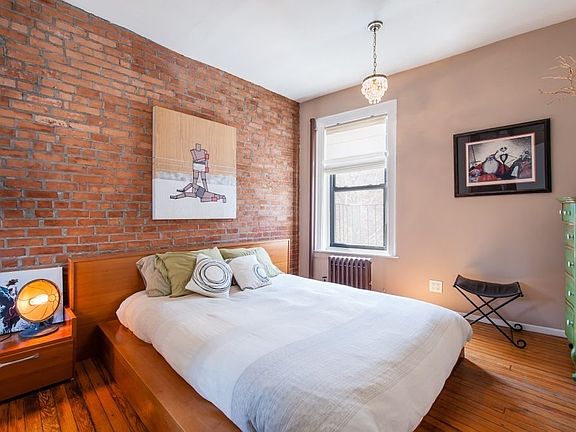 4th image of 2 Jane St #6B