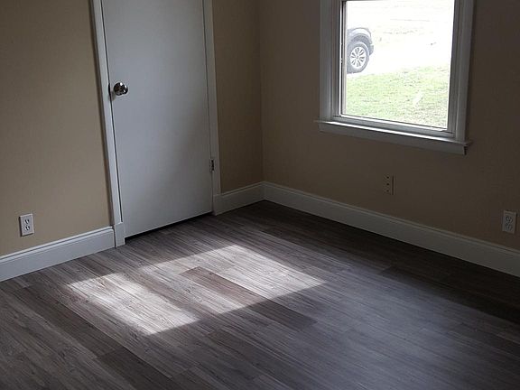 4th image of 202 Maple Dr APT B