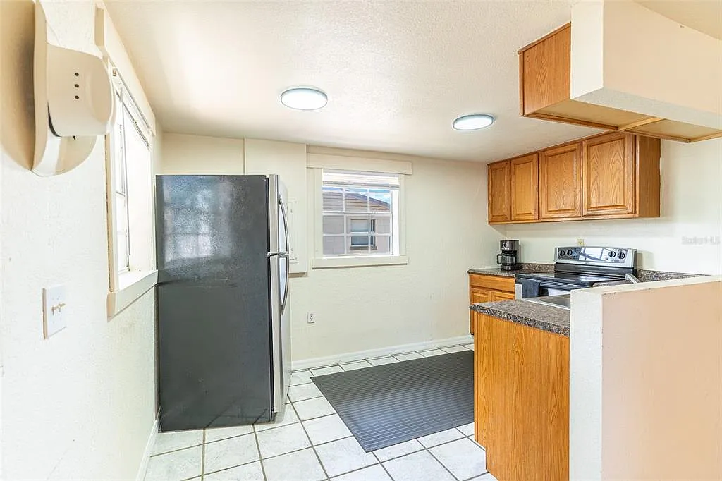 3 bed, 1.0 bath, 912 sqft, $1,225 — Photo 4