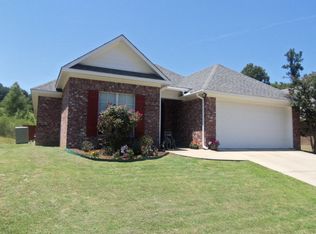 102 Merlin Cir, Vicksburg, MS 39180