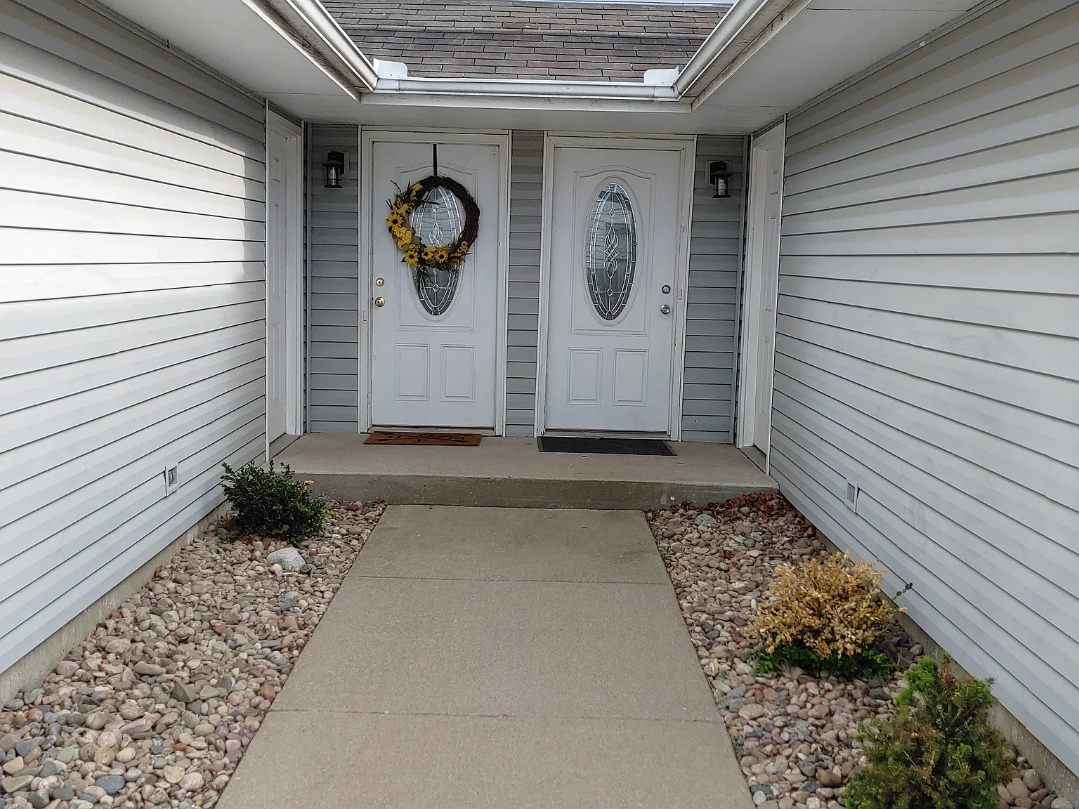 3 bed, 1.5 bath, 1210 sqft, $1,500 — Photo 2