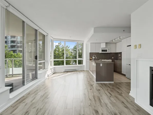 4808 Hazel St #302, Burnaby, BC V5H 0A2