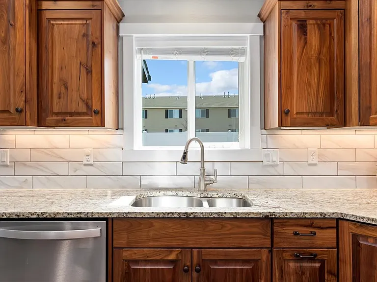 282 Joellen Dr — Photo 10