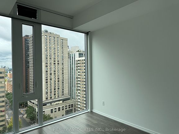 5th image of 75 Saint Nicholas St #1605