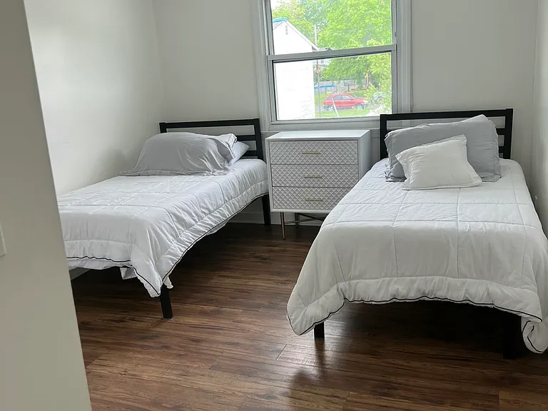 1202 Thomas Ave — Photo 3
