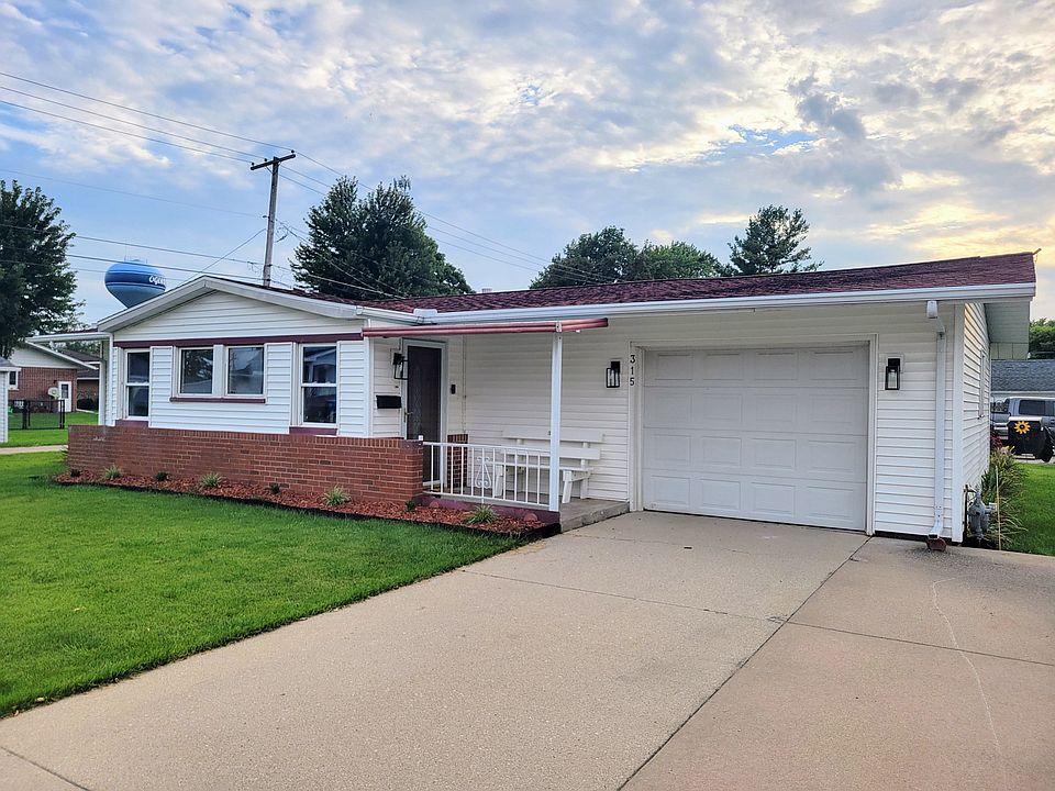 single story. 1 car garage, 2 car driveway