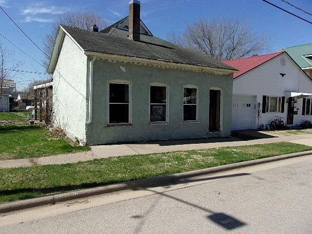 1st image of 402 W Bluff St