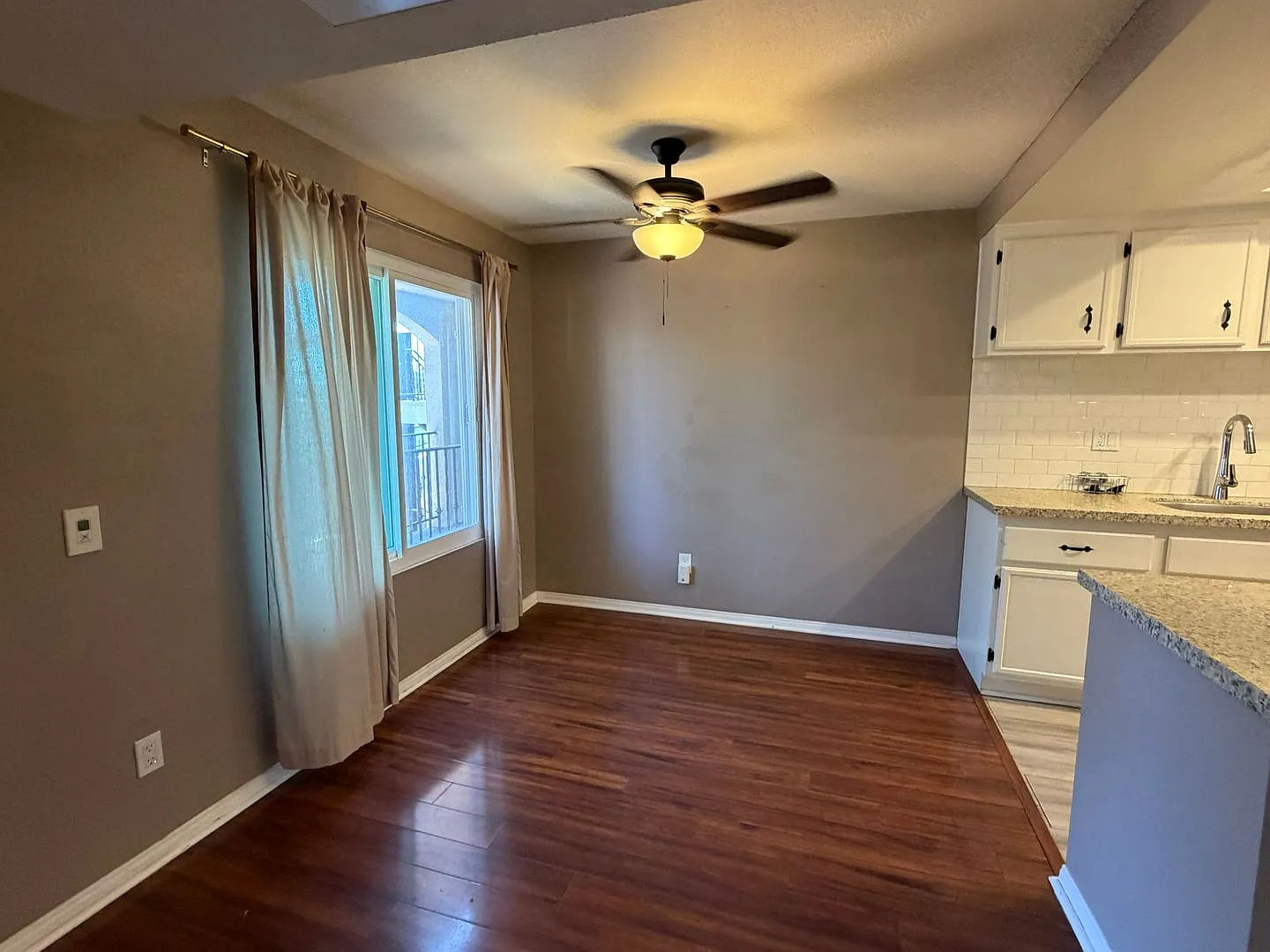 Stylish & Comfortable Townhome in Point Loma — Photo 2
