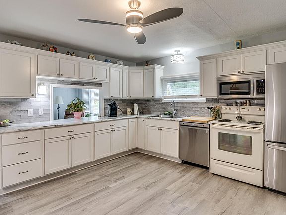 4th image of 1011 W Highland Blvd