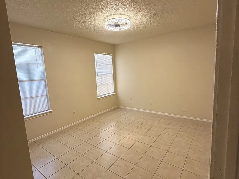 808 W Olmos Dr — Photo 18