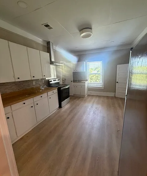 upstairs kitchen #1
