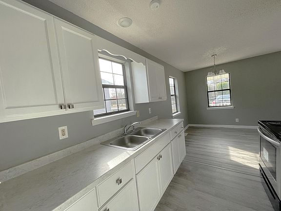 5th image of 936 Avenue C
