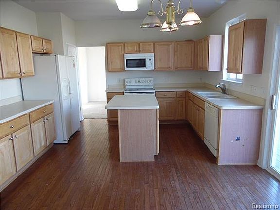 5th image of 9896 High Meadow Dr