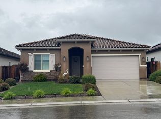 577 Maclure Ave W, Madera, CA 93636