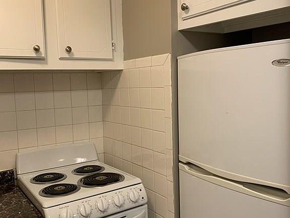 4th image of 1862-1870 Beacon St #203