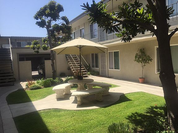 Clean, quiet courtyard