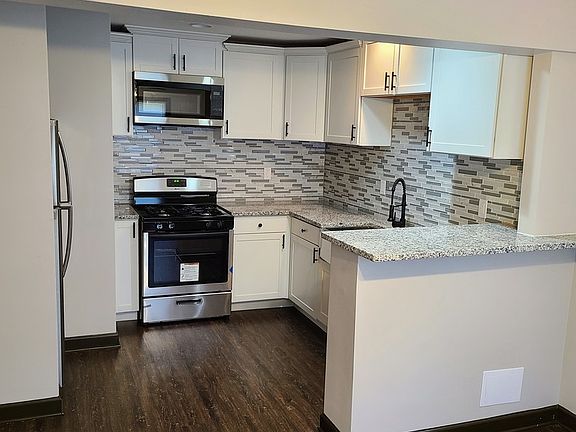 4th image of 14923-25 Evans St