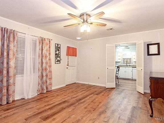 3rd image of 233 W Vanderbilt Loop