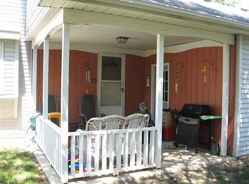 2nd image of 822 Windsor Cir