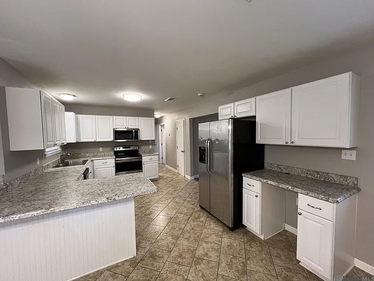 139 Hickory St — Photo 4