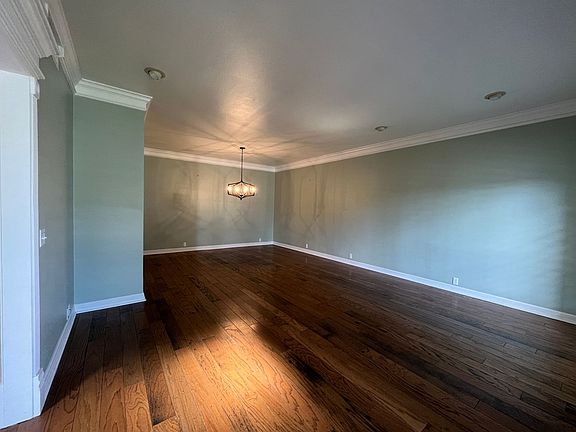 3rd image of 28 Lake Shore Dr