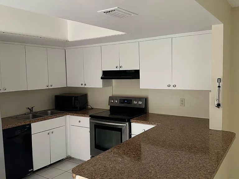1604 Shaker Cir — Photo 11