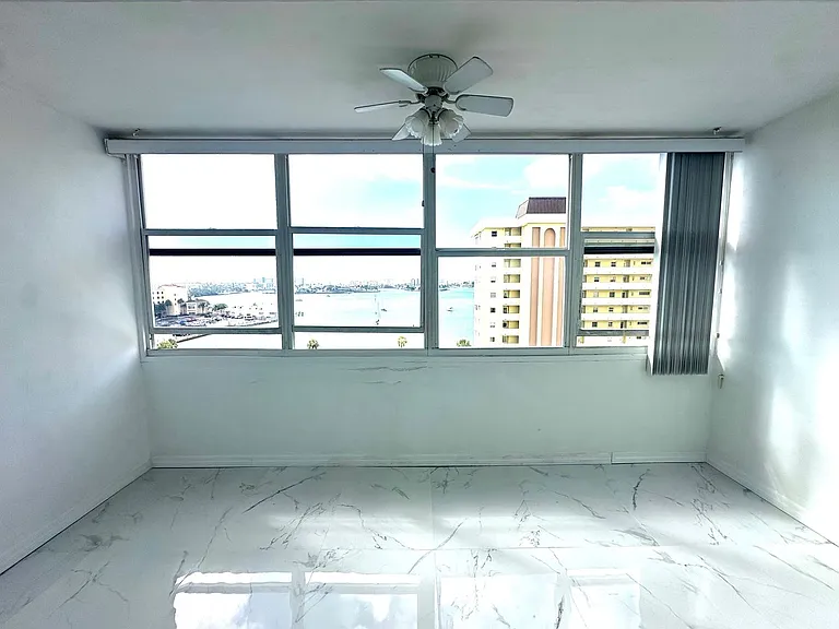 4550 Cove Cir #905 — Photo 6