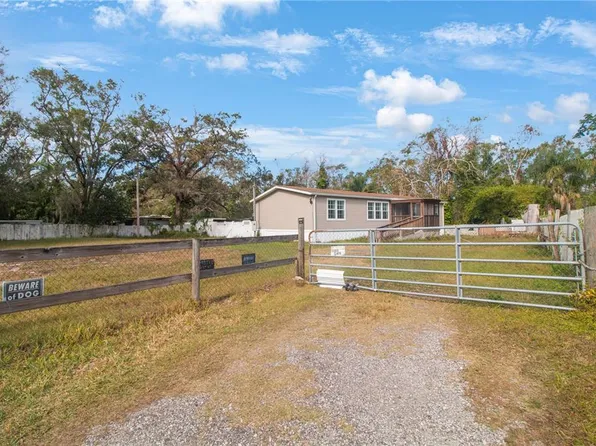 8021 S Meadowview Cir, Tampa, FL 33625