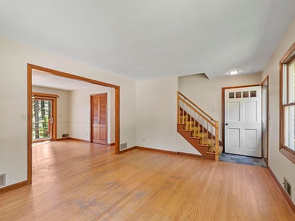 4th image of 9 Laurel Ln