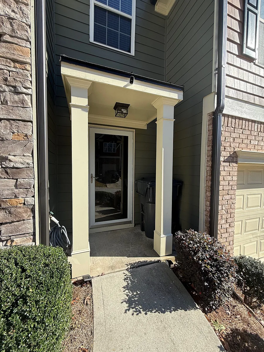 Front Porch w/security camera (included) - Ridgeview Dr SW