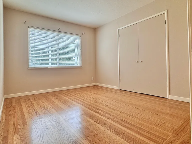 The primary bedroom faces south and overlooks the atrium. It offers abundant sun in the morning and moonlight through the trellis at night. The dual-door full width closet is designed for an ample wardrobe, work-from-home setup or flexible storage.