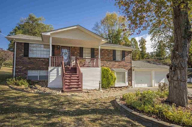 1st image of 3820 Chip Dr NE