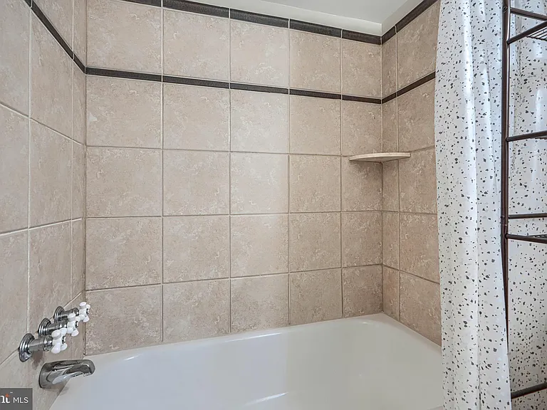 609 S East Ave — Photo 14