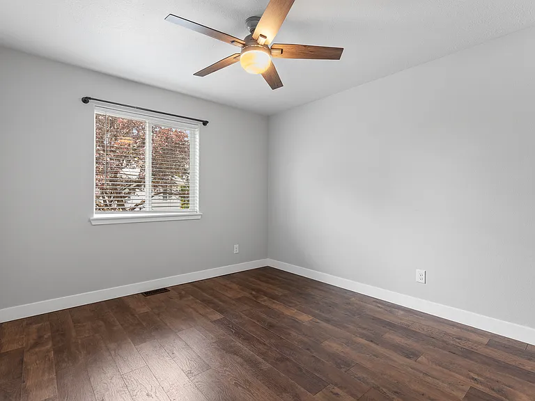 2nd upstairs Bedroom