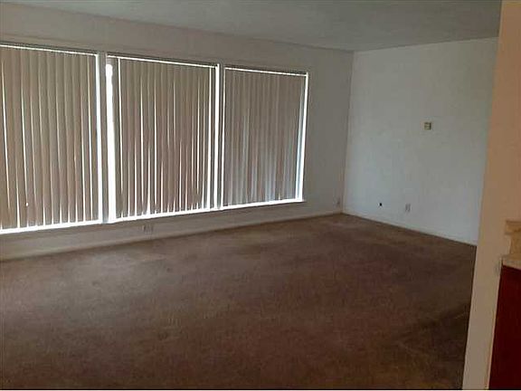 3rd image of 1215 Idlewilde Dr