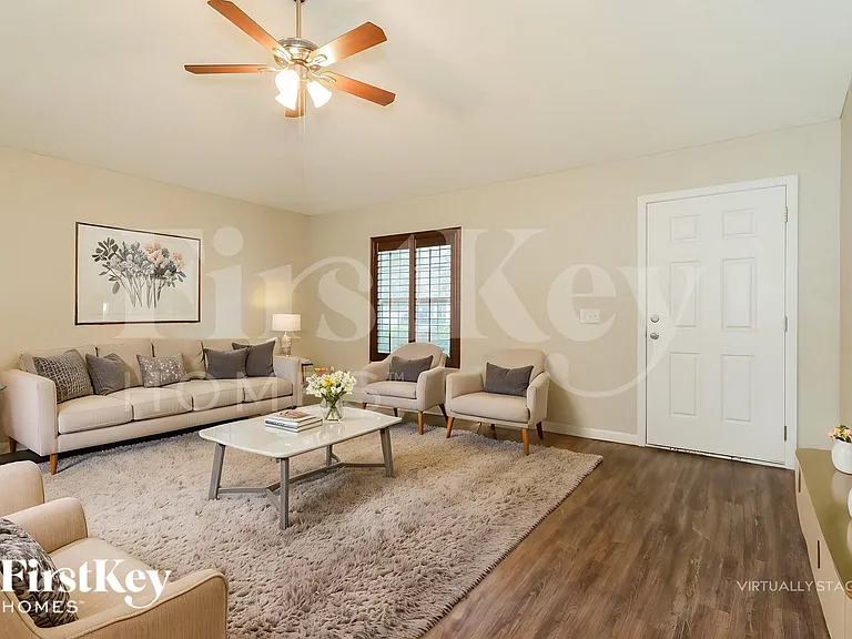 5668 Village Pond Cir — Photo 4