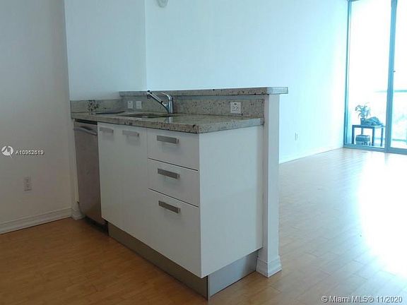 3rd image of 601 NE 36th St APT 1105