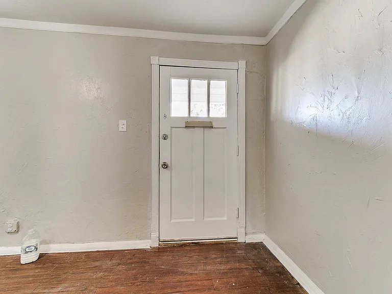 220 E Jacobs Dr — Photo 4