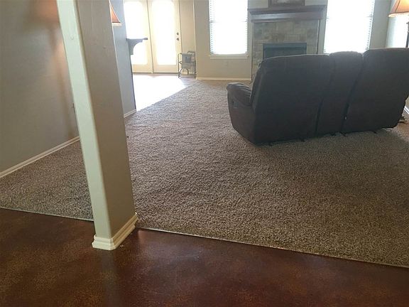 3rd image of 814 E Baker Ct