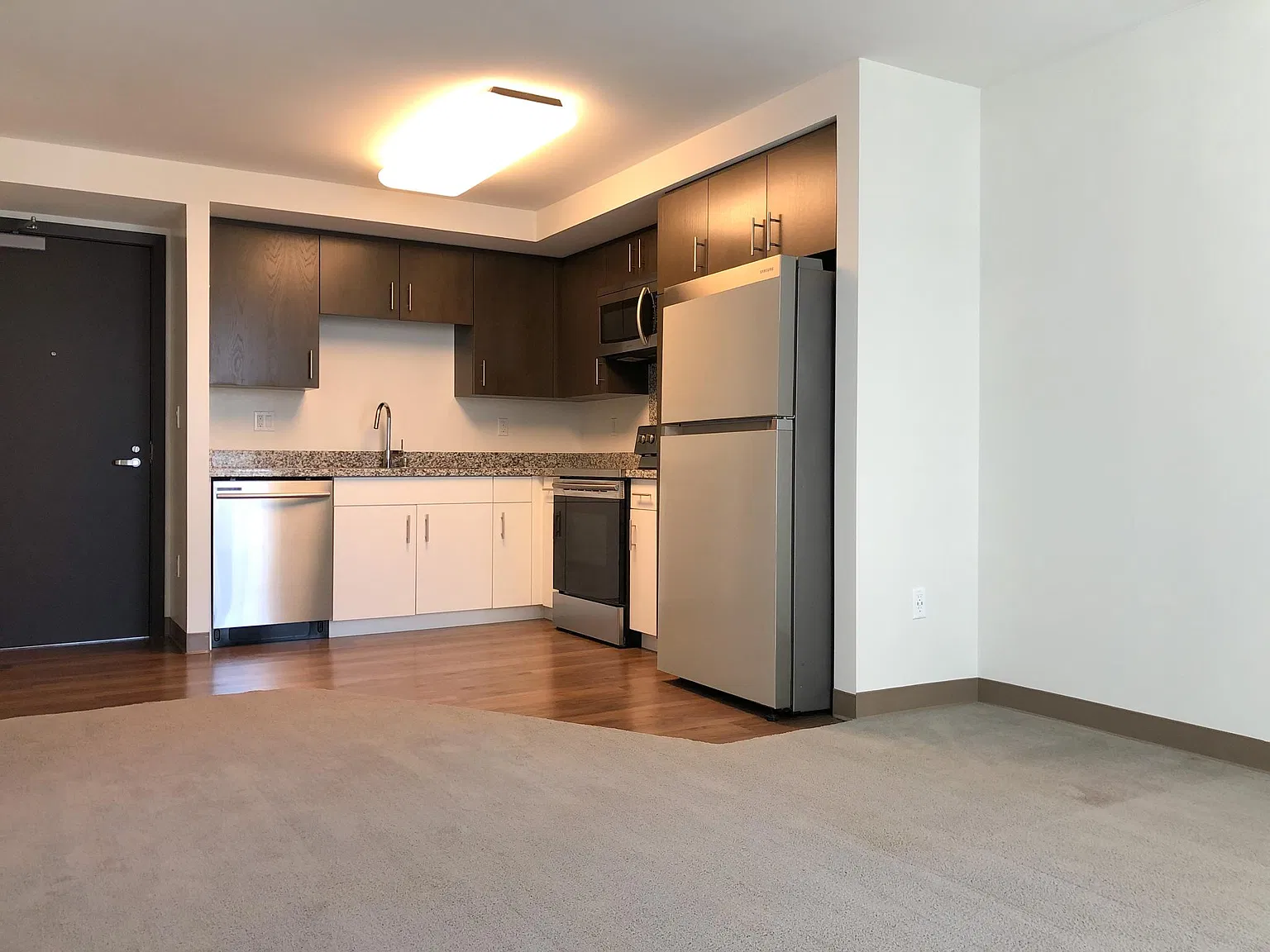 2 bed, 739 sqft, $3,500 — Photo 2
