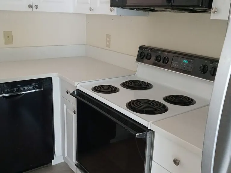 2708 Adela Ave — Photo 6