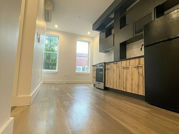 2nd image of 599 Franklin Ave #3B
