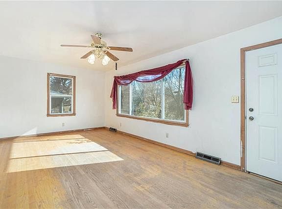 5th image of 4608 Greeley Ave