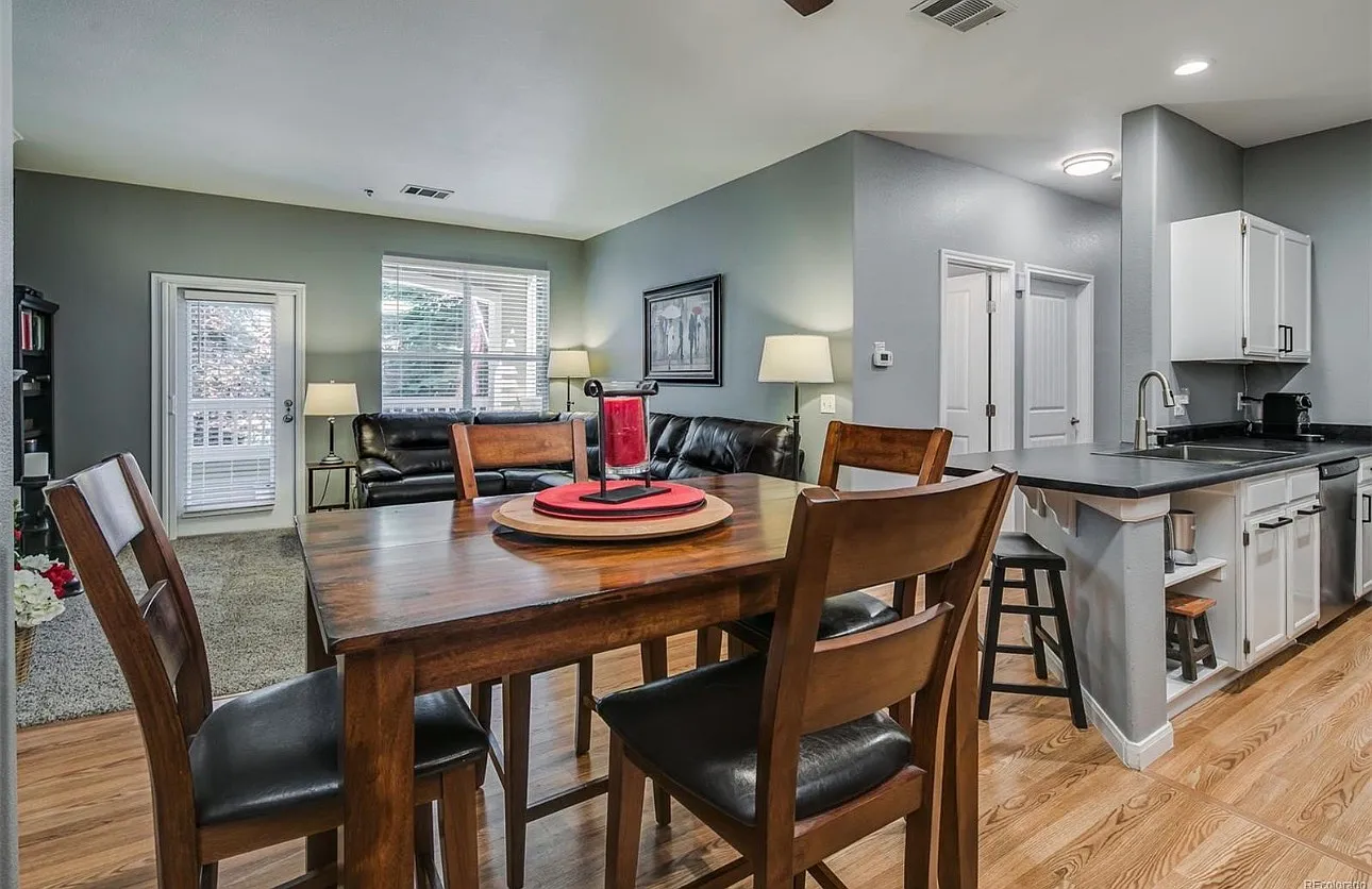 2 bed, 1074 sqft, $2,250 — Photo 2
