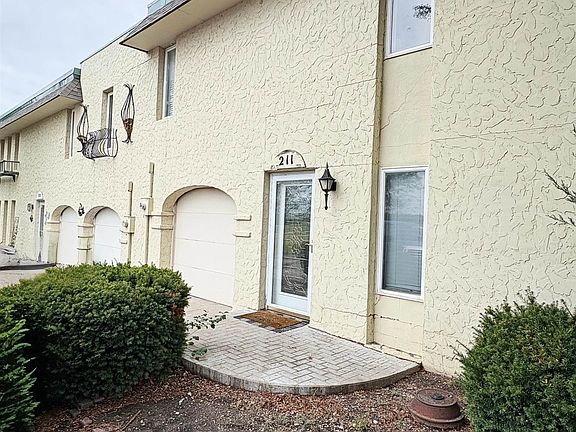 2nd image of 211 Castillian Blvd