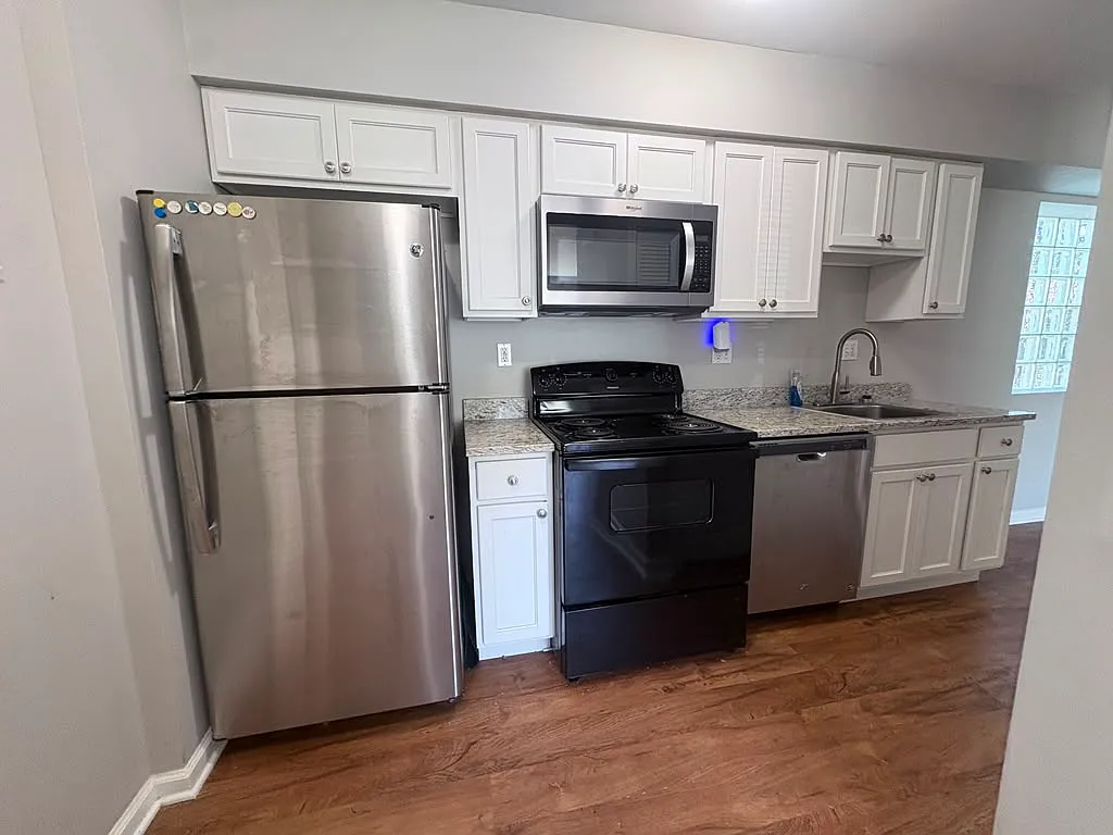 1 bed, $2,000 — Photo 1