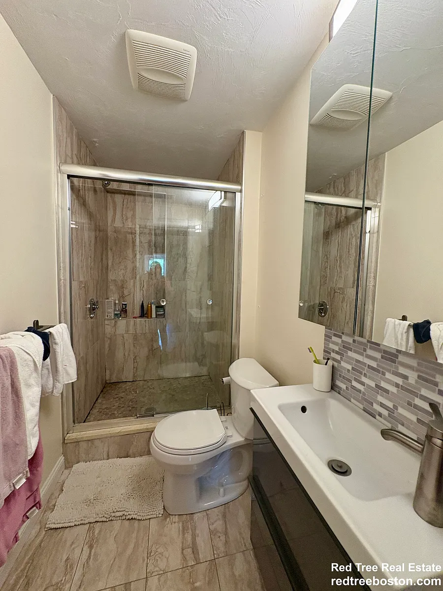 Building Photo - 1616 Beacon St #2