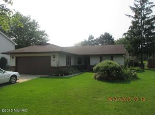 651 Twin Lakes Dr NE, Grand Rapids, MI 49525